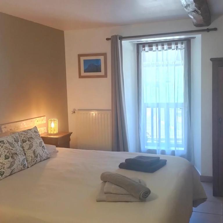 LA JARBELLE - Gîte et Spa - Chambre Double ou Lits Jumeaux - Vue sur Montagnes - 4