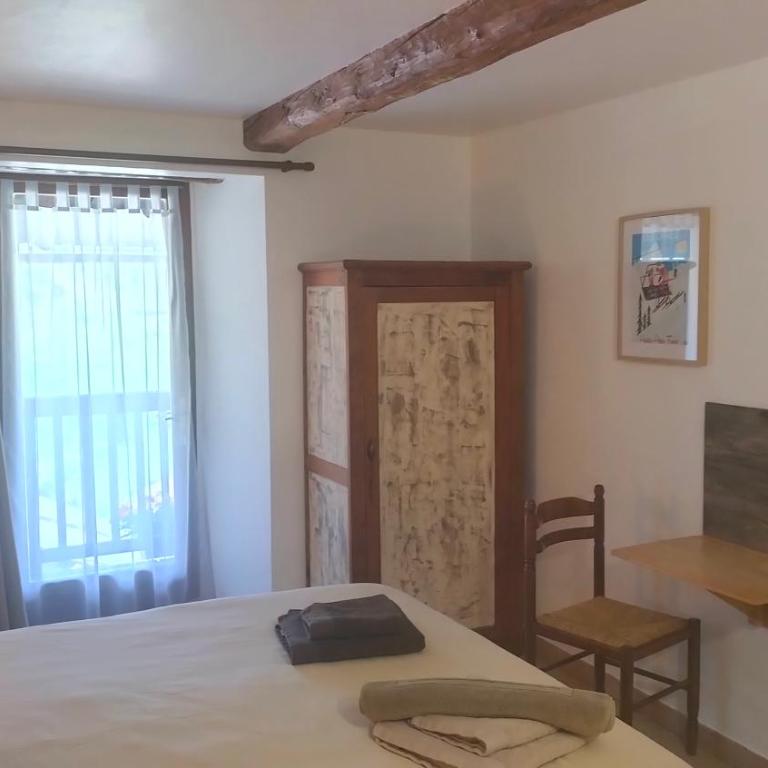 LA JARBELLE - Gîte et Spa - Chambre Double ou Lits Jumeaux - Vue sur Montagnes - 5
