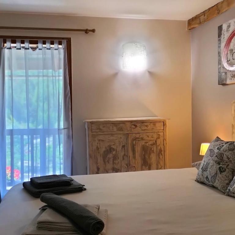 LA JARBELLE - Gîte et Spa - Chambre Double ou Lits Jumeaux - Vue sur Montagnes - 5