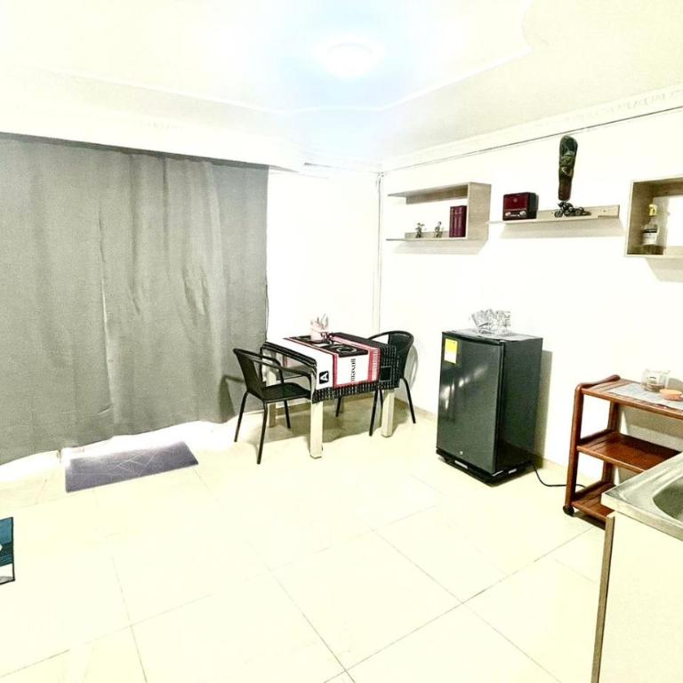 Apartaestudio Los Profes - Habitación Doble con baño privado - 2