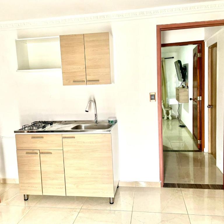 Apartaestudio Los Profes - Habitación Doble con baño privado - 4