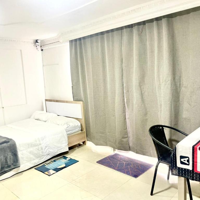 Apartaestudio Los Profes - Habitación Doble con baño privado - 6