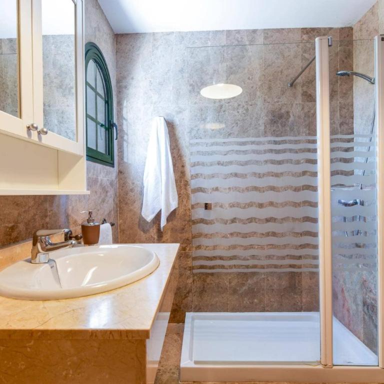 Villa Marnie by Villa Plus - Villa - 3