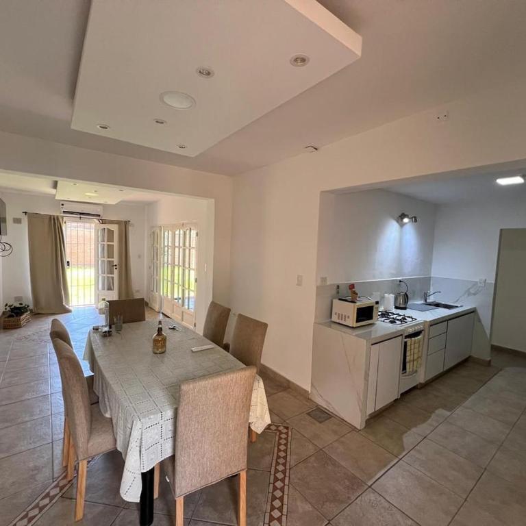 Casa Luminosa Con patio y garaje - Casa de 2 dormitorios - 8