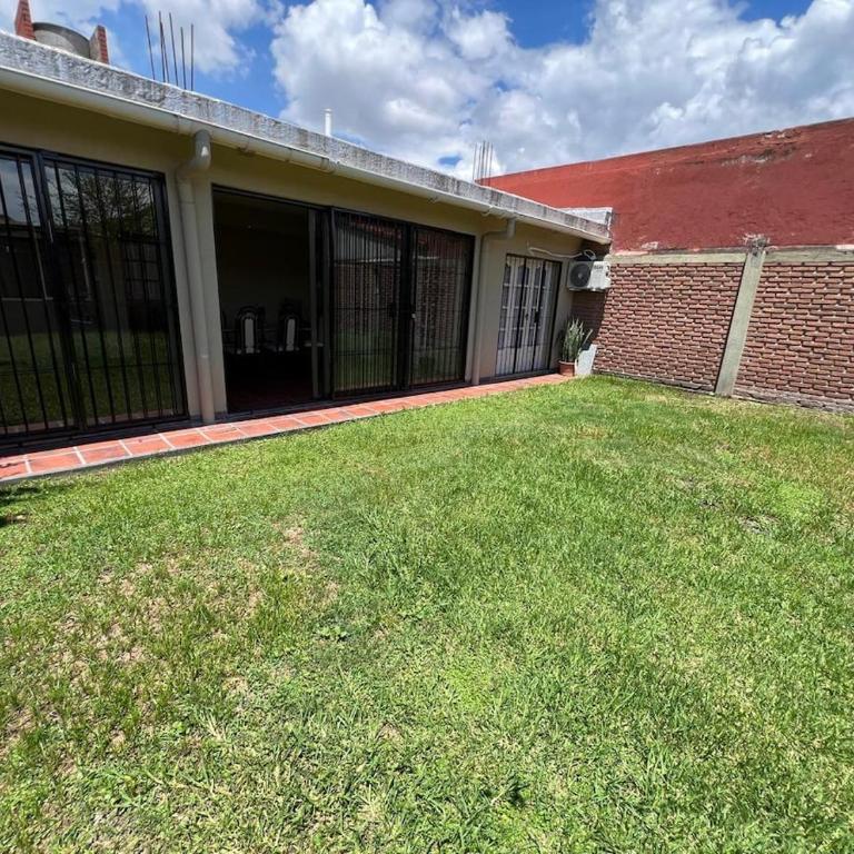Casa Luminosa Con patio y garaje - Casa de 2 dormitorios - 4
