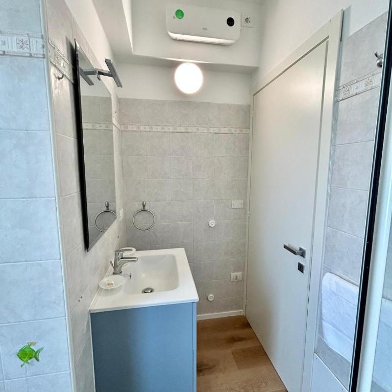 La Finestra Sul Mare Sanremo - Two-Bedroom Apartment - 9