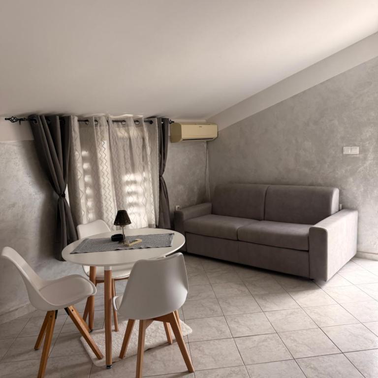Belane Apartments - Studio - 9