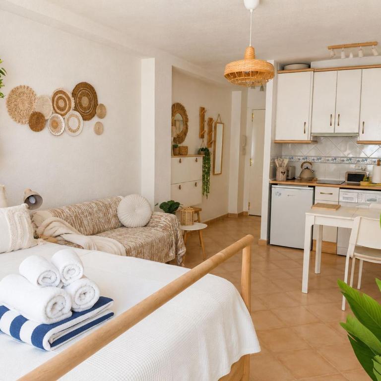 Modern studio near the sea - Apartment - 8