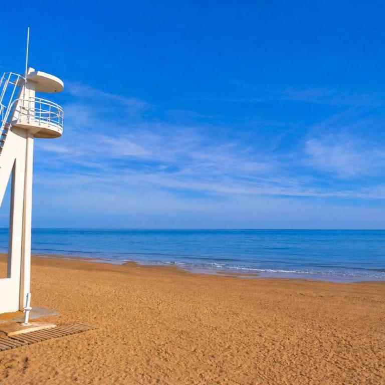 Modern studio near the sea - Apartment - 25