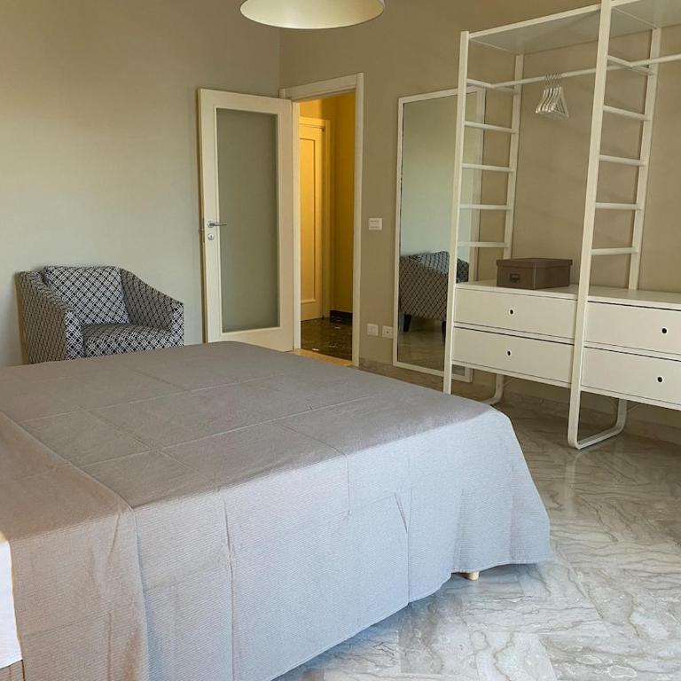 Monn via Vitti, central apartment private parking - Appartamento Deluxe con 2 Camere da Letto e Balcone - 11