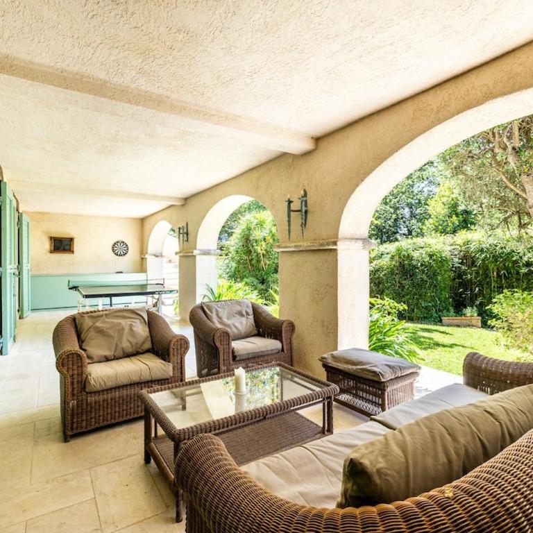 Charming Provencal Villa with Pool & Lush Gardens - Villa - 3