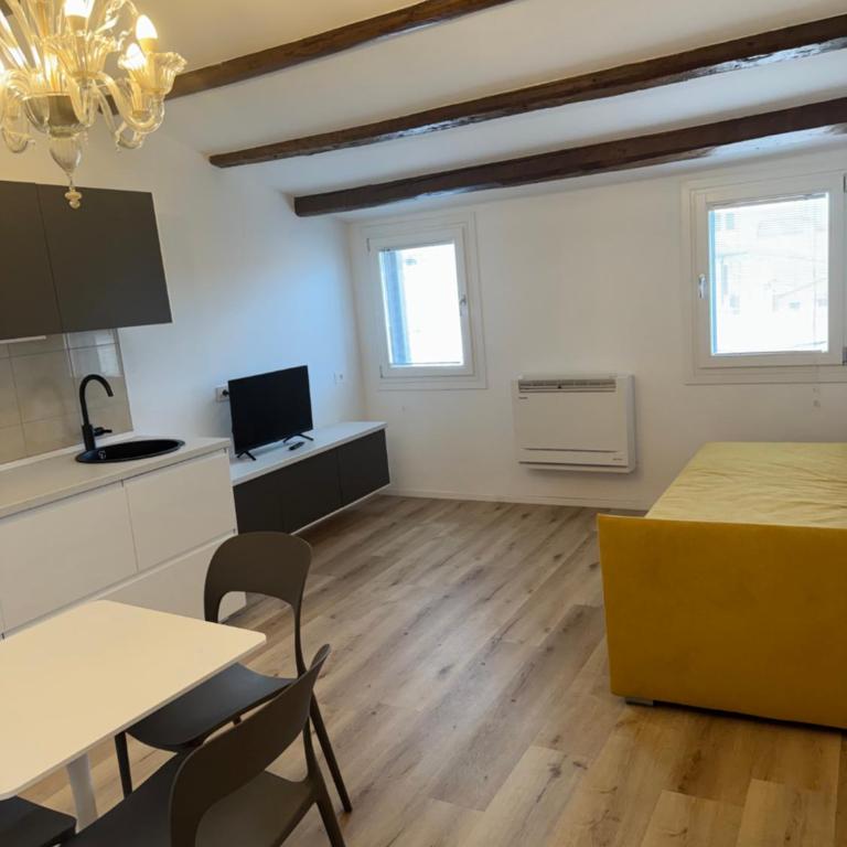 RENZO'S HOUSE - Monolocale King con Divano-Letto - 1
