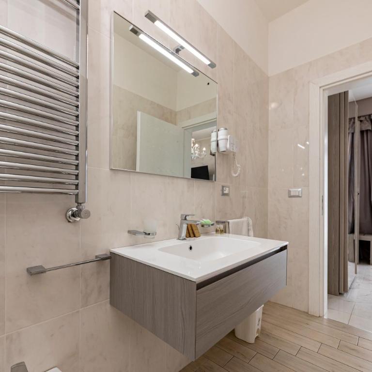 Hotel Aurora - Habitación Triple con balcón - 17
