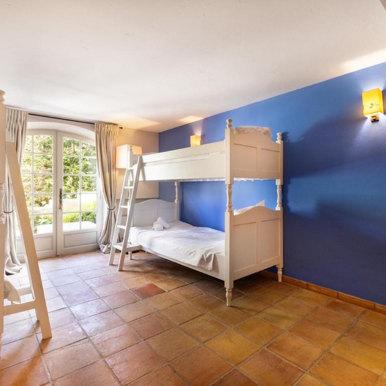 Charming Provencal Villa with Pool & Lush Gardens - Villa - 48