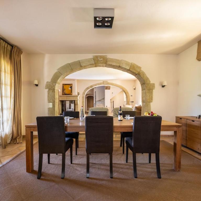 Charming Provencal Villa with Pool & Lush Gardens - Villa - 50