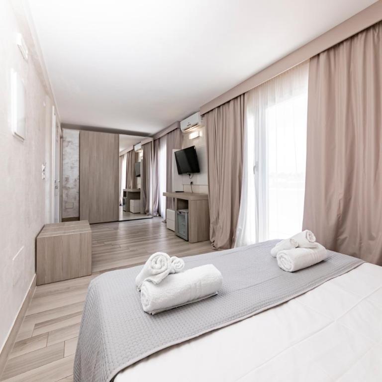 Hotel Aurora - Habitación con cama grande - 6