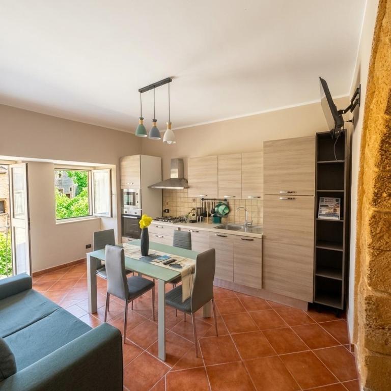 A Casuzza Du Centro - Appartamento con 2 Camere da Letto - 2