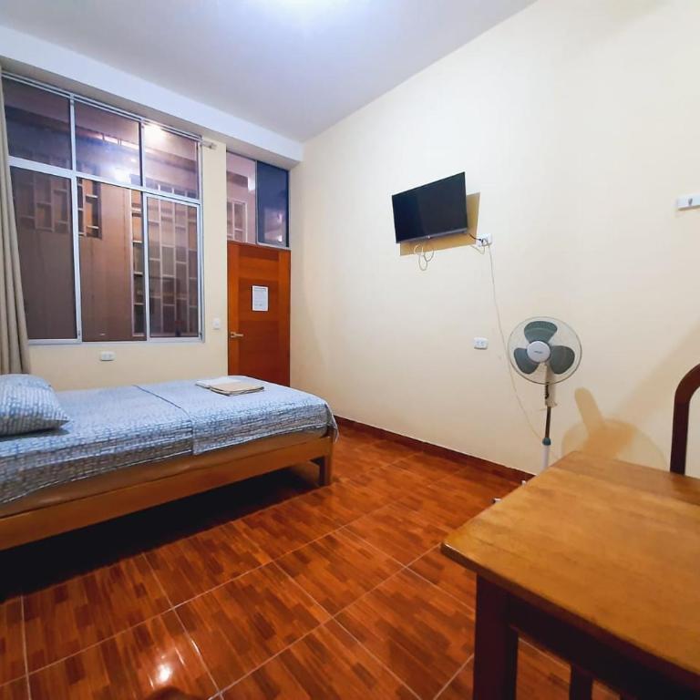 Savie Inn - Standard Double Room with Fan - 6