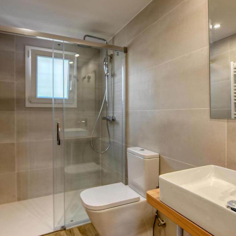 Atico completamente renovado de tres habitaciones con piscina - Apartment - 19