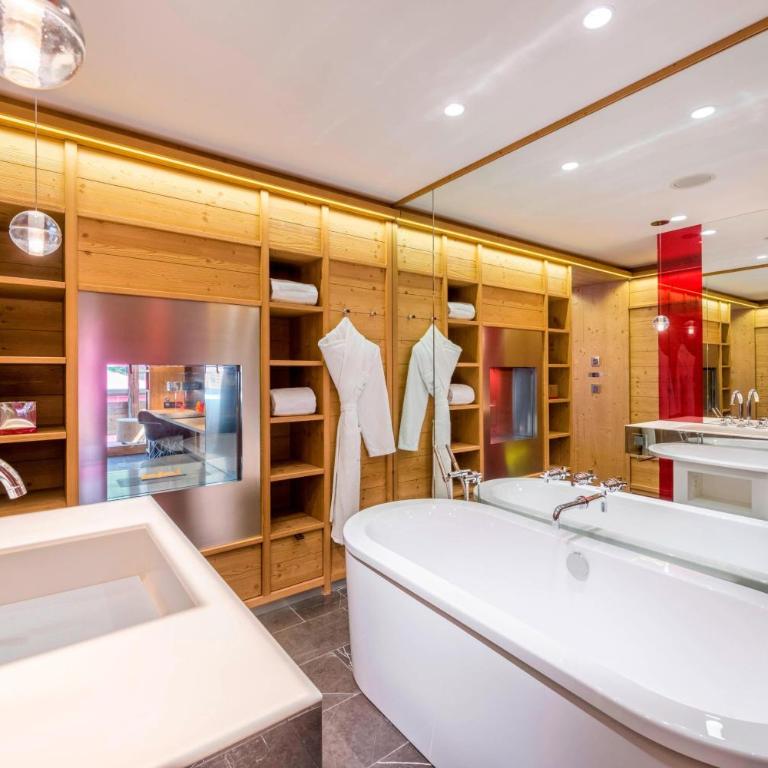 W Verbier - Chambre Confortable avec Lit King-Size, Balcon et Cheminée - Sans Vue - 4