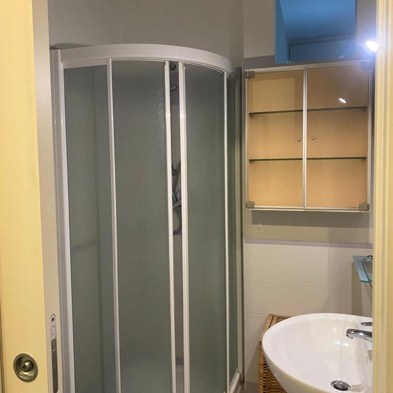 Monn via Vitti, central apartment private parking - Appartamento Deluxe con 2 Camere da Letto e Balcone - 4