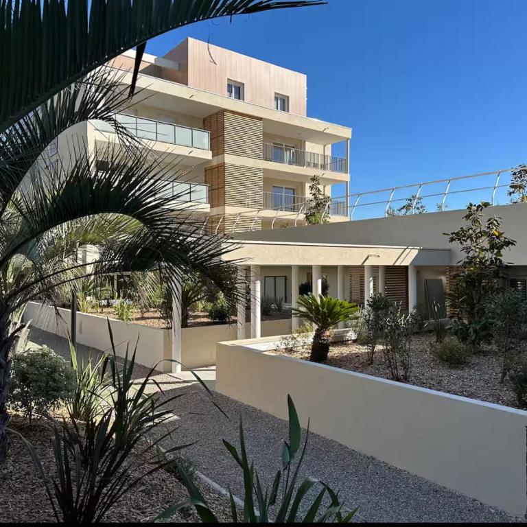 Apartment with sea view and pool - Two-Bedroom Apartment - 2