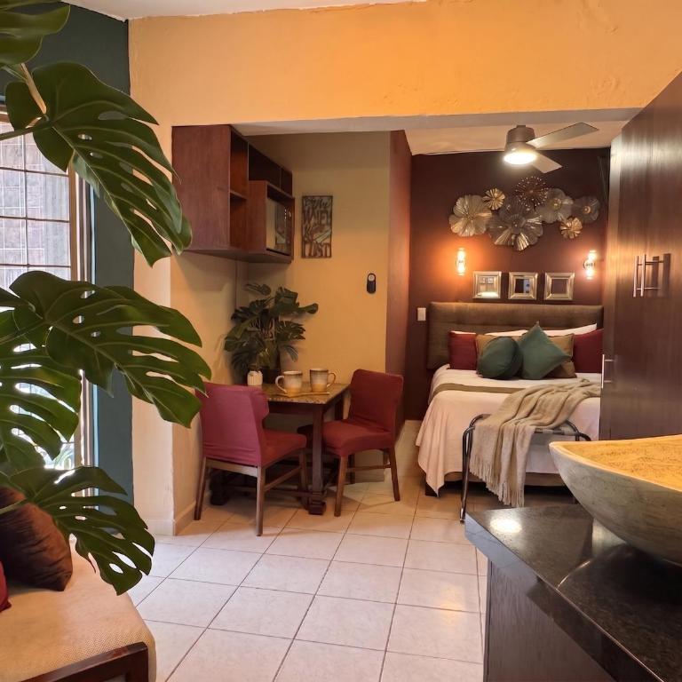 Polly's Home Aralias Boutique GuestHouse & PrivateSuites - Deluxe Doppelzimmer - 4
