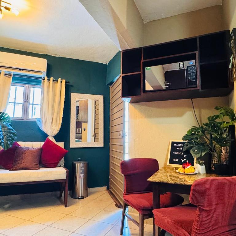 Polly's Home Aralias Boutique GuestHouse & PrivateSuites - Deluxe Doppelzimmer - 5