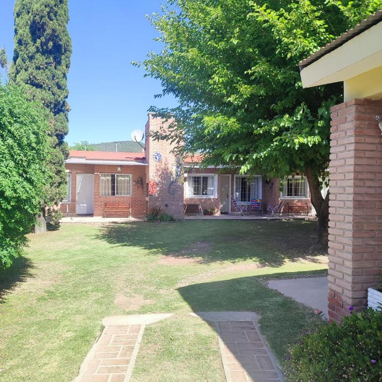 Chalet en villa carlos paz - Casa de 3 dormitorios - 1