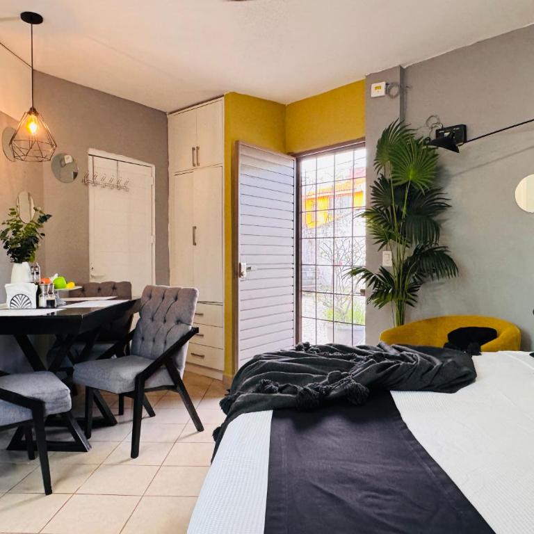 Polly's Home Aralias Boutique GuestHouse & PrivateSuites - Deluxe Zimmer mit Kingsize-Bett - 7