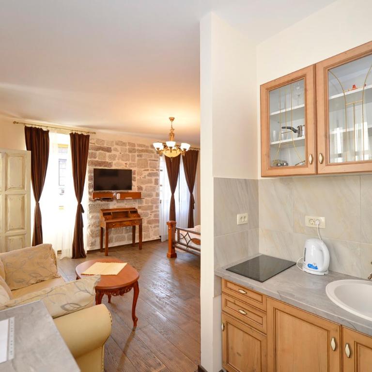 Palazzo Max and Alex Apartments - Standard Suite - 8