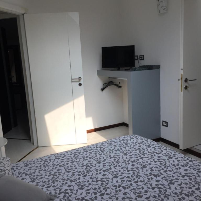 Bella Vita Guesthouse -parcheggio privato interno - Camera Matrimoniale Budget - 6