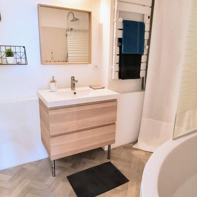 LE BARBUSSE Coeur de Ville Superbe Déco Climatisé - Apartment - 9