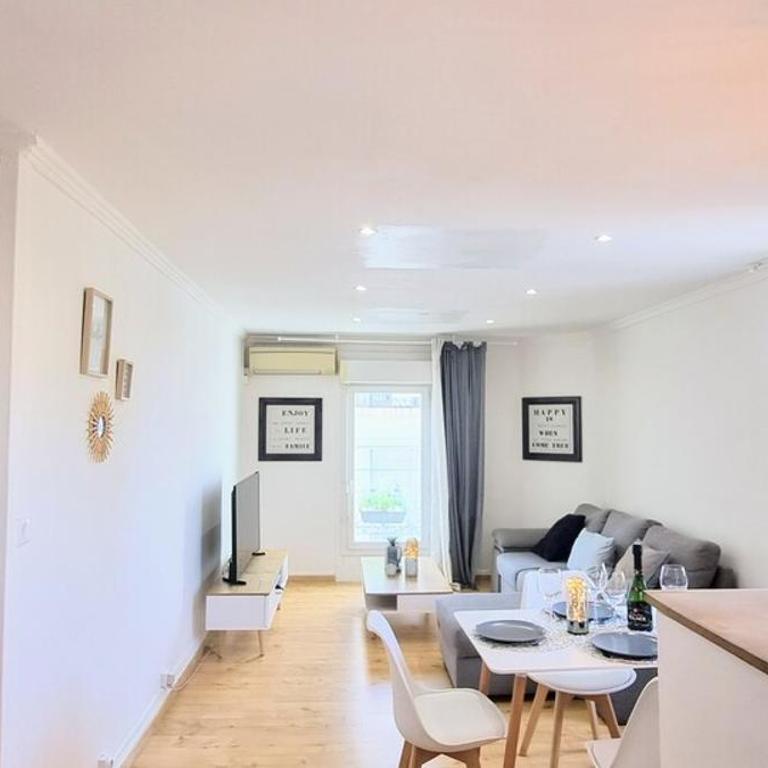 LE BARBUSSE Coeur de Ville Superbe Déco Climatisé - Apartment - 10
