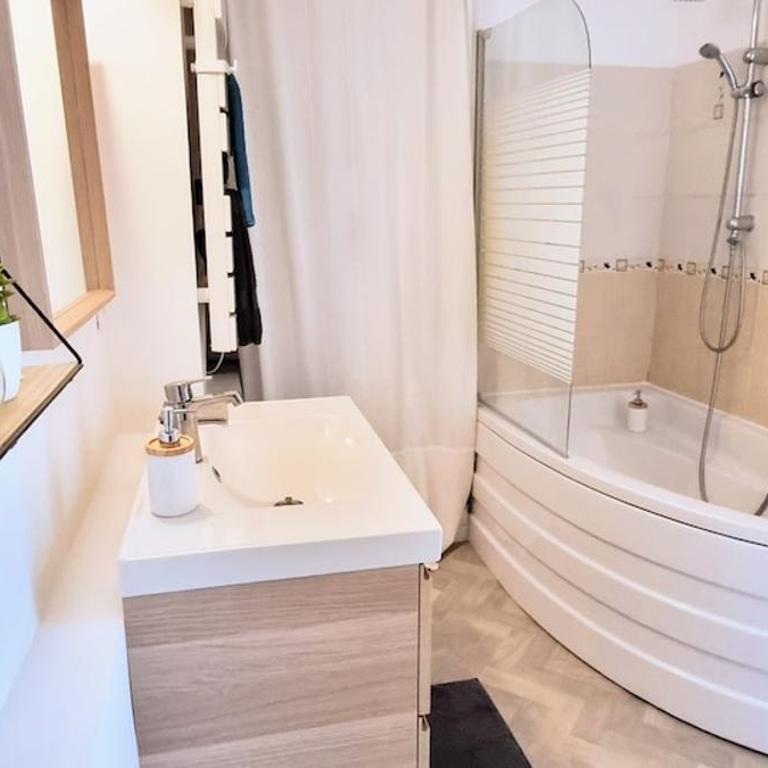 LE BARBUSSE Coeur de Ville Superbe Déco Climatisé - Apartment - 4