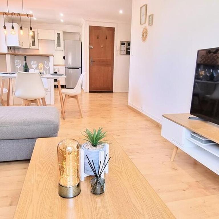 LE BARBUSSE Coeur de Ville Superbe Déco Climatisé - Apartment - 11