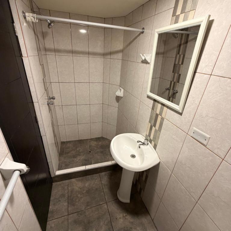 Hostal Anthony's - Habitación Doble - 2 camas - 3