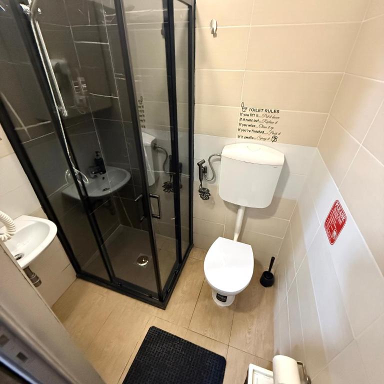 Crown Guest House - Doppelzimmer mit eigenem Bad - 8