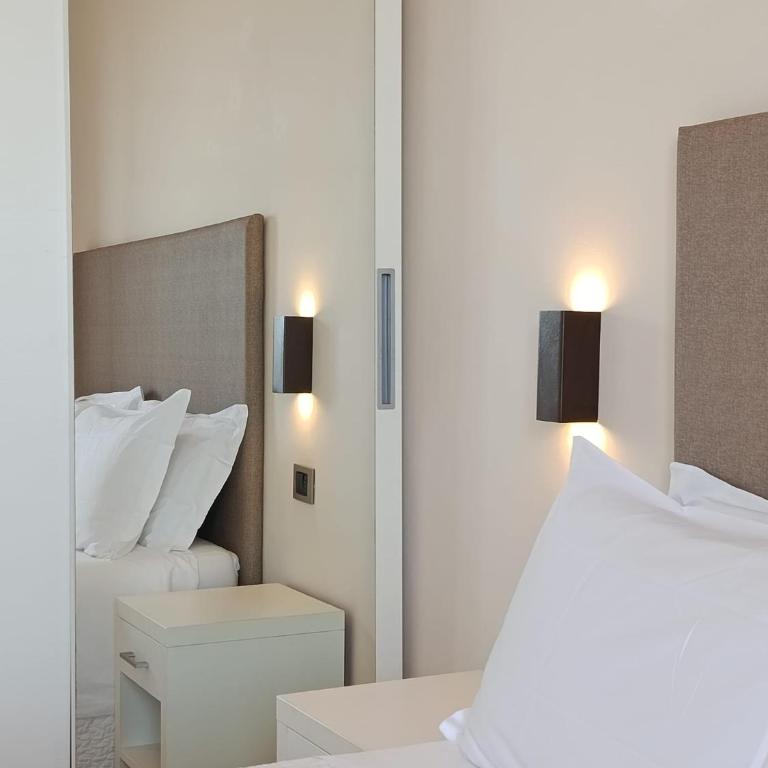Hotel Soraya - Spiaggia Sawasdee with Beach, Restaurant & Parking - Camera Matrimoniale con Balcone e Vista Mare - 4