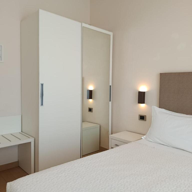 Hotel Soraya - Spiaggia Sawasdee with Beach, Restaurant & Parking - Camera Matrimoniale con Balcone e Vista Mare - 5