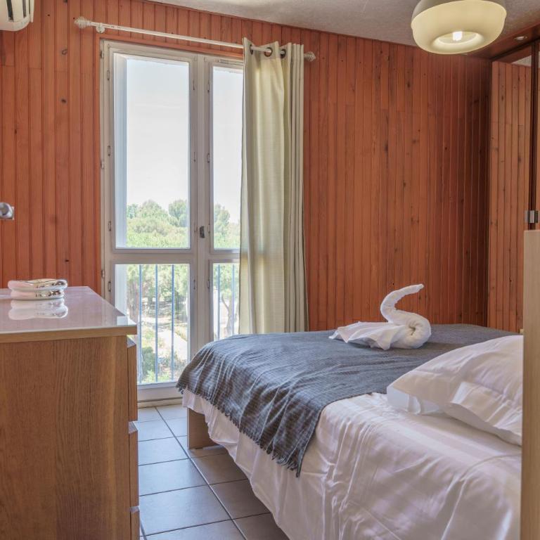 Nouvel Hébergement - L'ESPRIT ROOFTOP - Terrasse Parking Wifi & Climatisation -- A 2MIN de PARC AQUATIQUE, LAC & PLAGE -- RESERVEZ VITE ! - Apartment mit 2 Schlafzimmern und Terrasse - 4