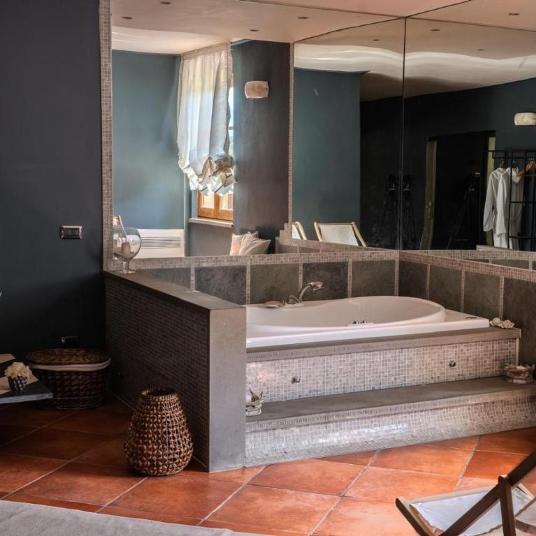 Tuscan Charm Villa Suite&Terrace Lucca - Camera Queen con Vasca Idromassaggio - 6