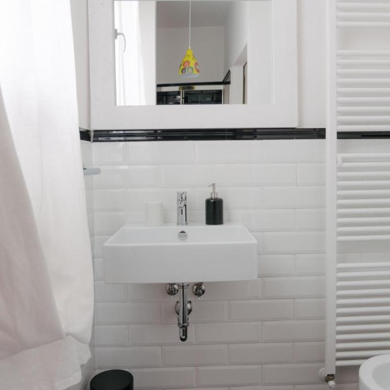 Mars41 B&B - Camera Matrimoniale con Balcone e Bagno Privato - 12