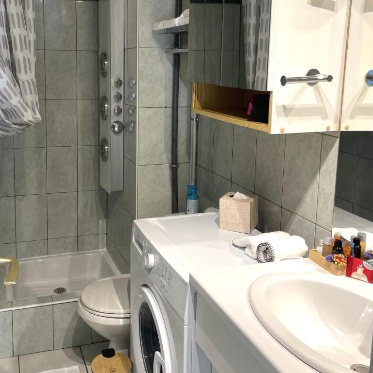 Nouvel Hébergement - L'ESPRIT ROOFTOP - Terrasse Parking Wifi & Climatisation -- A 2MIN de PARC AQUATIQUE, LAC & PLAGE -- RESERVEZ VITE ! - Apartment mit 2 Schlafzimmern und Terrasse - 33