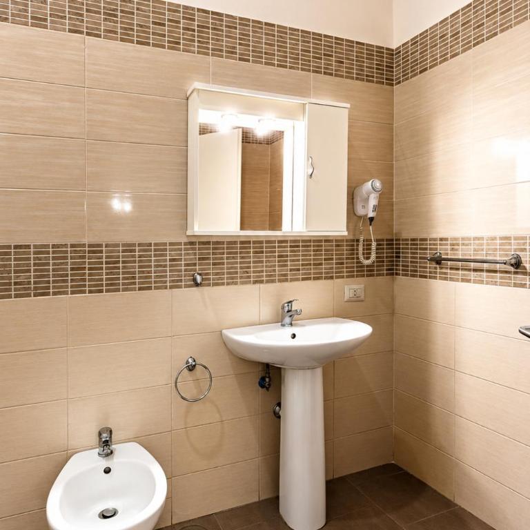 Bamba Luxury Suites Napoli Central Station - Triple Room - 11
