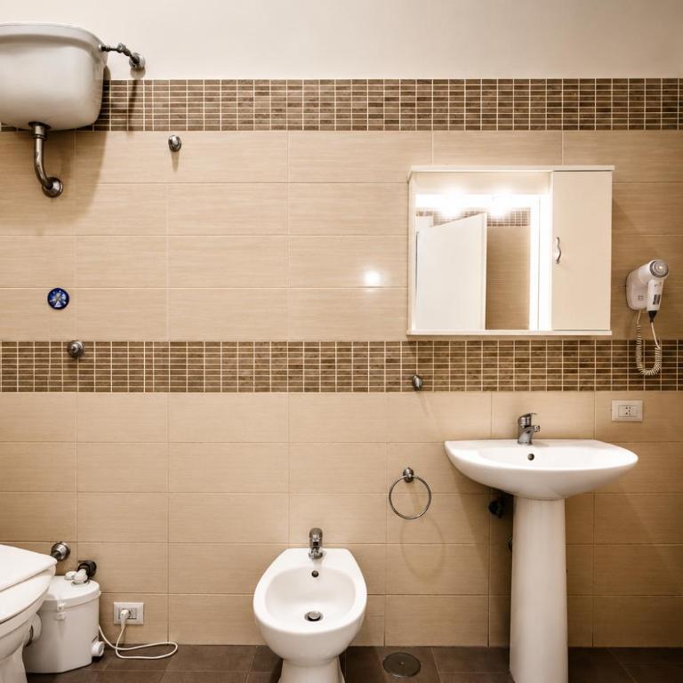 Bamba Luxury Suites Napoli Central Station - Triple Room - 12