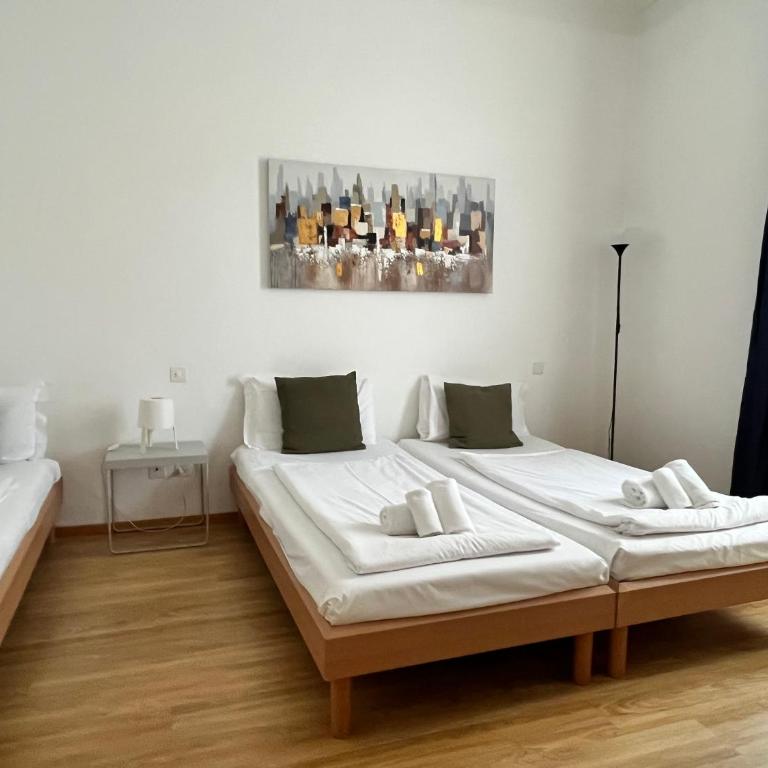 GuestHouse Lugano Center by LR - Camera Tripla Classic - 4