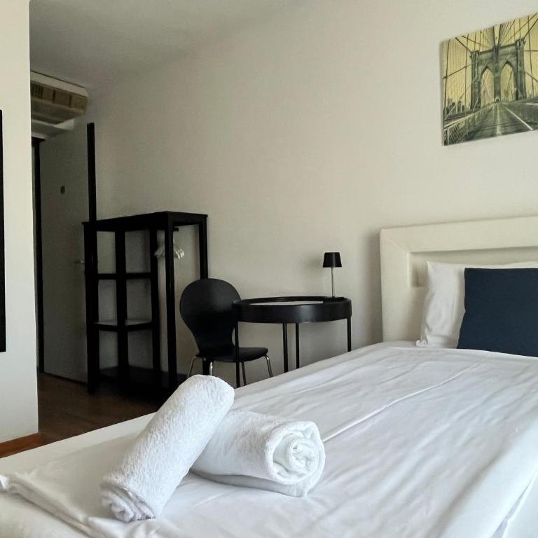 GuestHouse Lugano Center by LR - Camera Singola con Vista Lago - 7