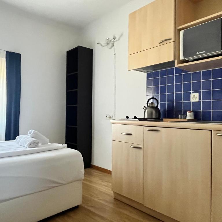 GuestHouse Lugano Center by LR - Camera Singola con Vista Lago - 5