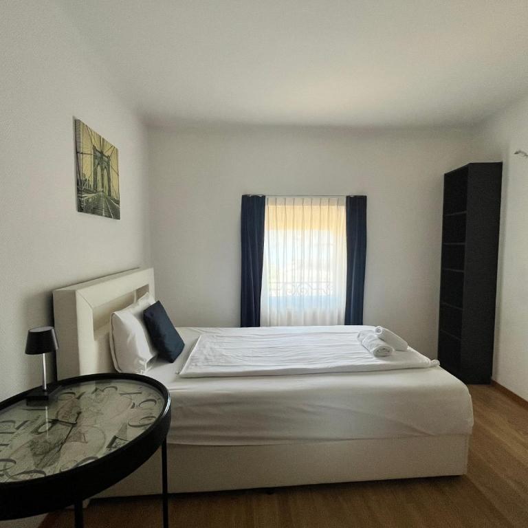GuestHouse Lugano Center by LR - Camera Singola con Vista Lago - 10